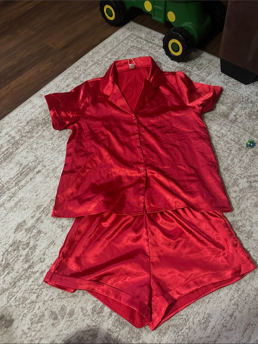 Women’s Satin Short Sleeve Pajama Set in Red